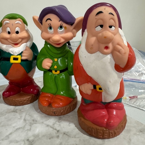 1960s Vintage Snow White Disney 7 Seven Dwarfs collectibles figurines Toys 5” - Picture 6 of 11
